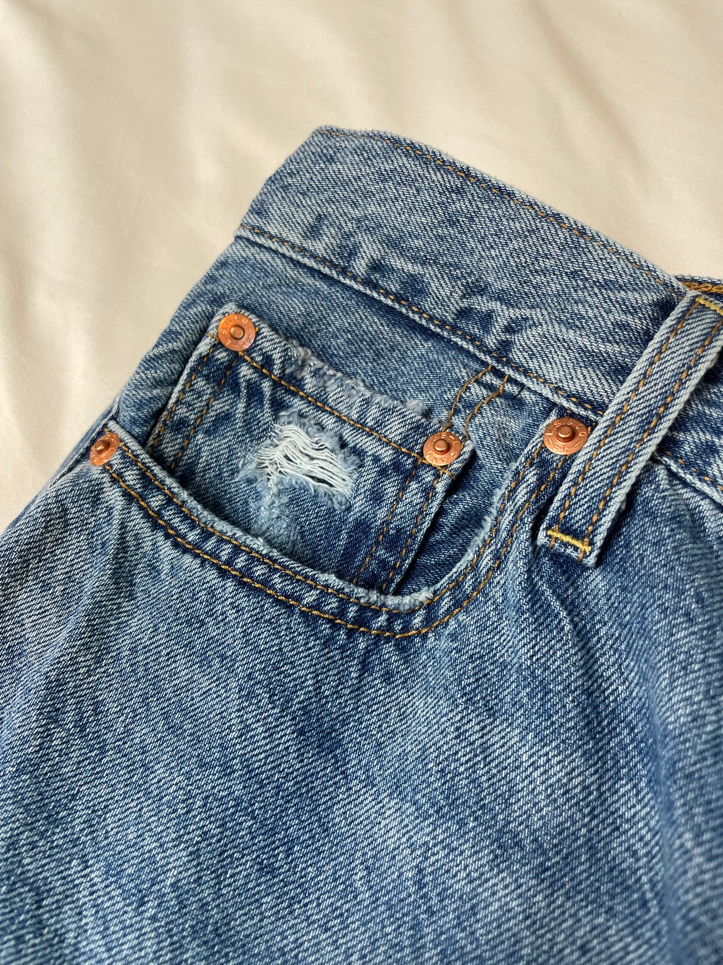 Levi’s Women’s Distressed Ribcage Straight Ankle Jeans {Size 28}