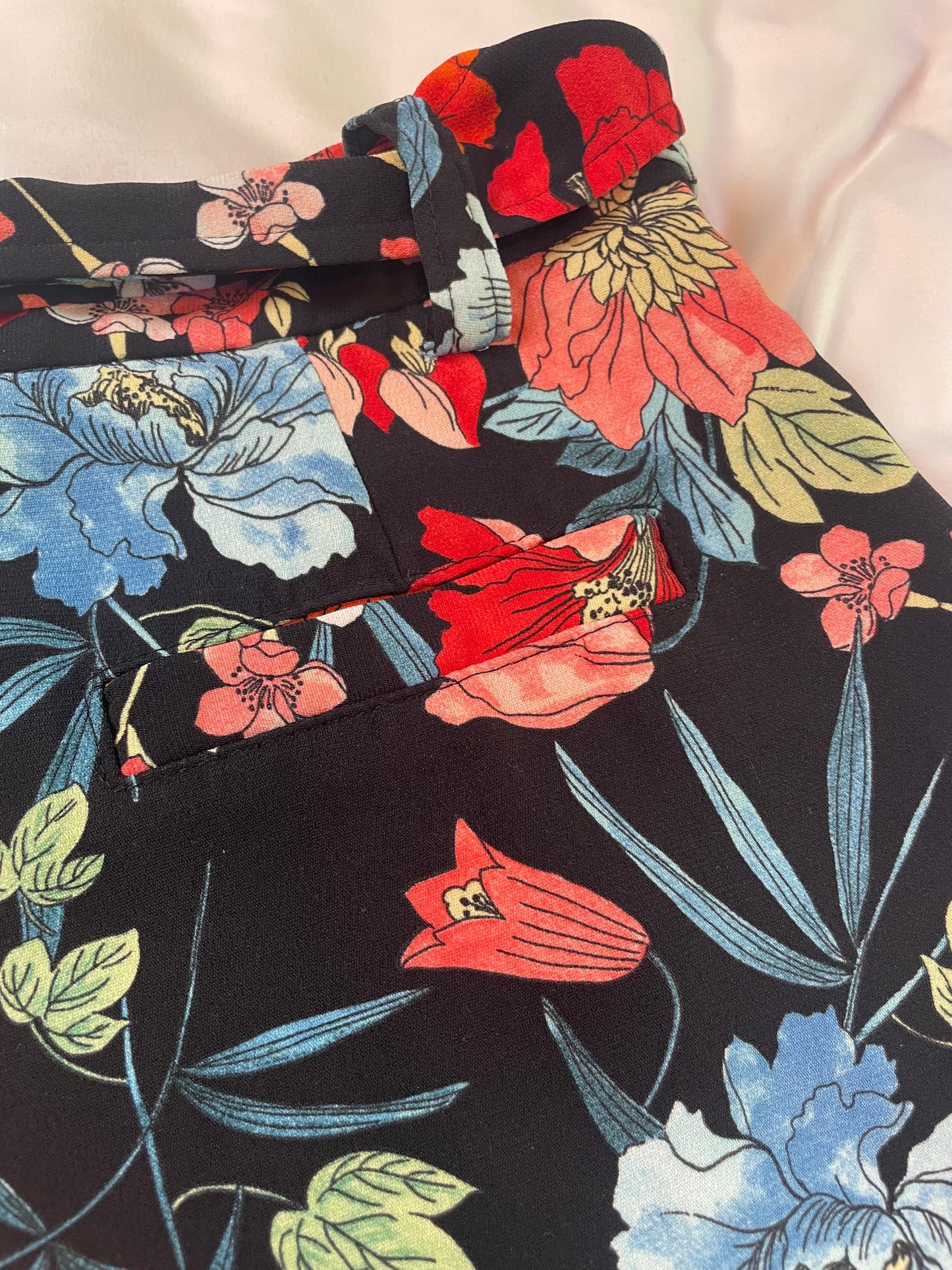 Zara Floral Wide Leg Cropped Pants {M}