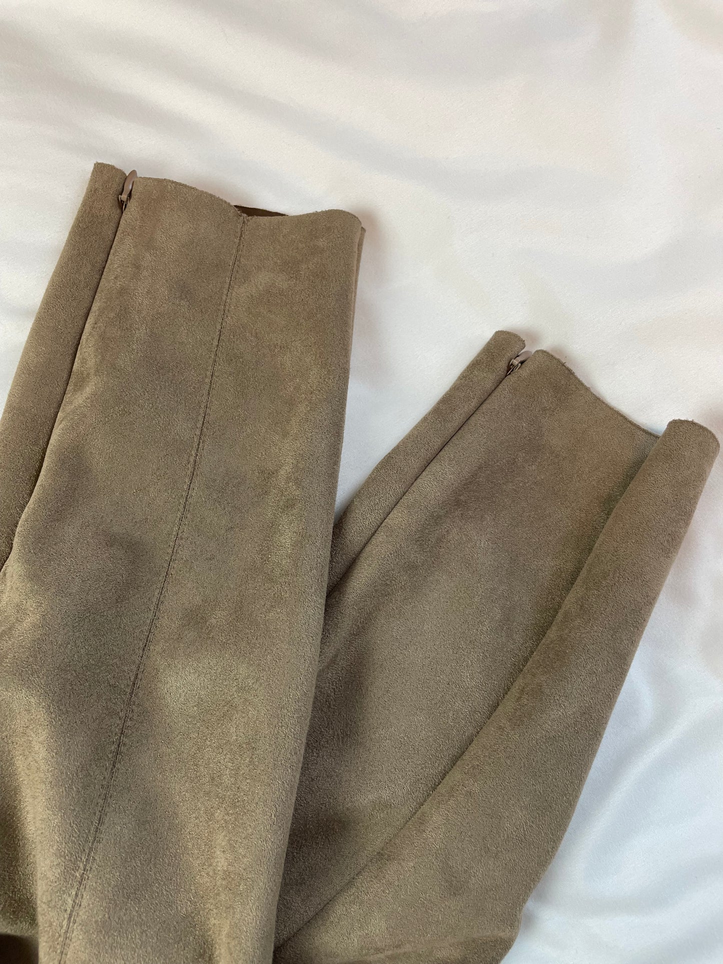 Zara Faux Suede High Rise Cropped Pant {M}