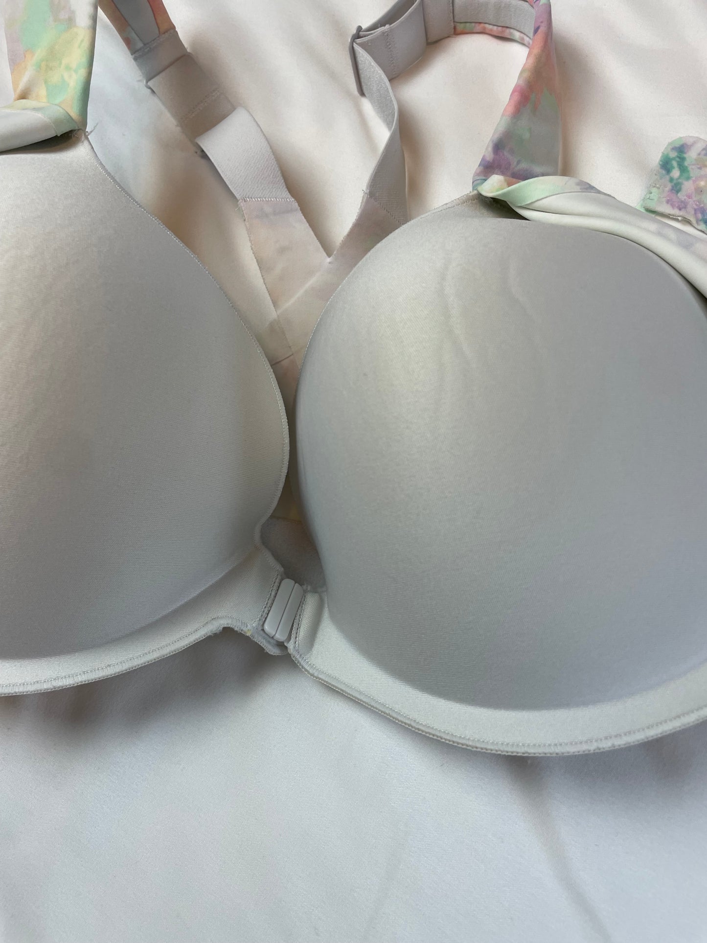 Victoria’s Secret Knockout Front-Close Sports Bra {34F}