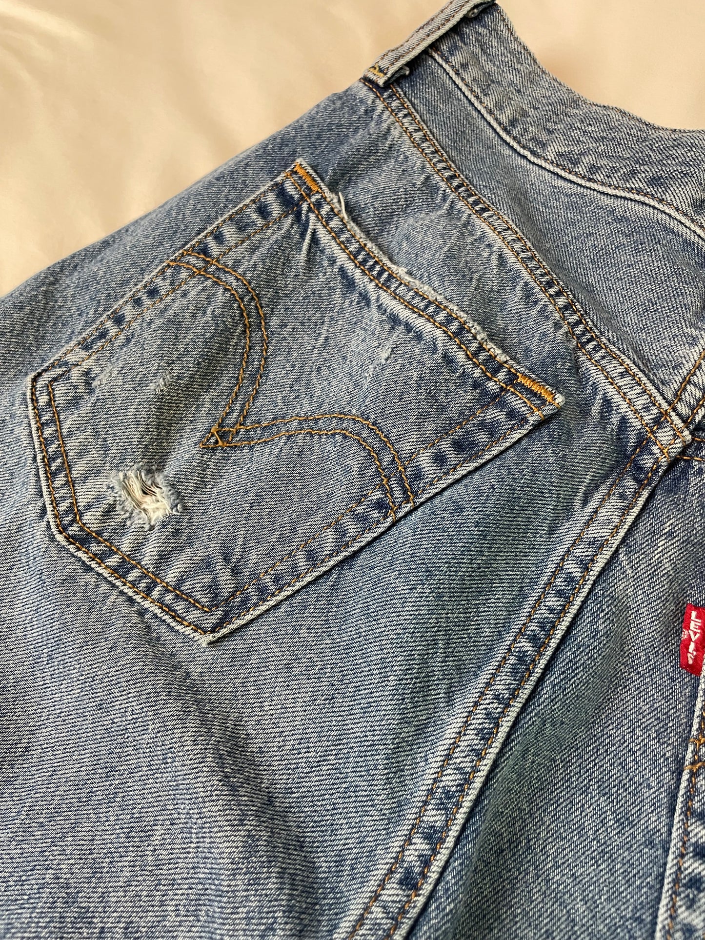 Levi’s Women’s Distressed Ribcage Straight Ankle Jeans {Size 28}