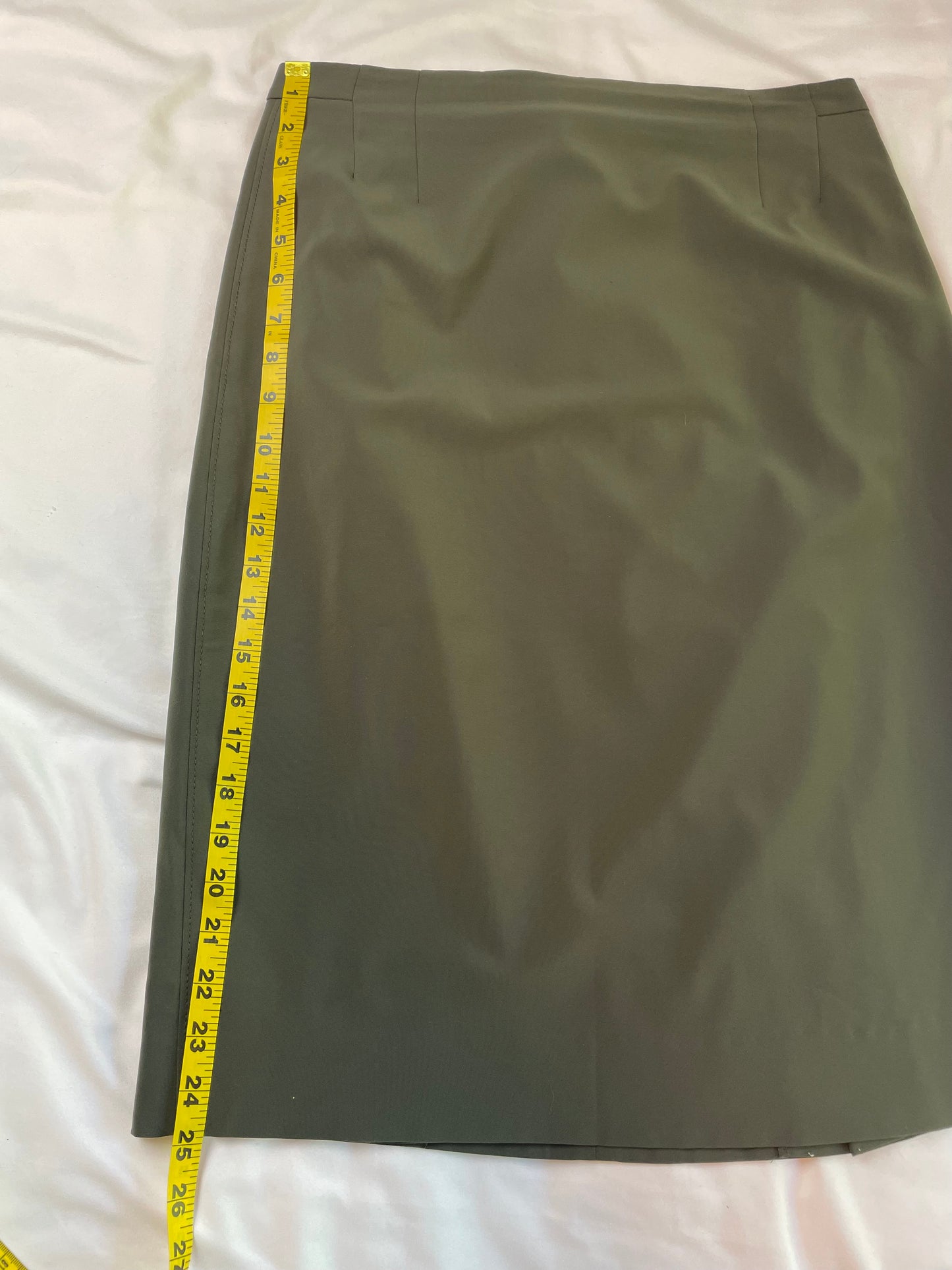 M.M. LaFleur | The Cobble Hill Skirt | Olive {Size 8}