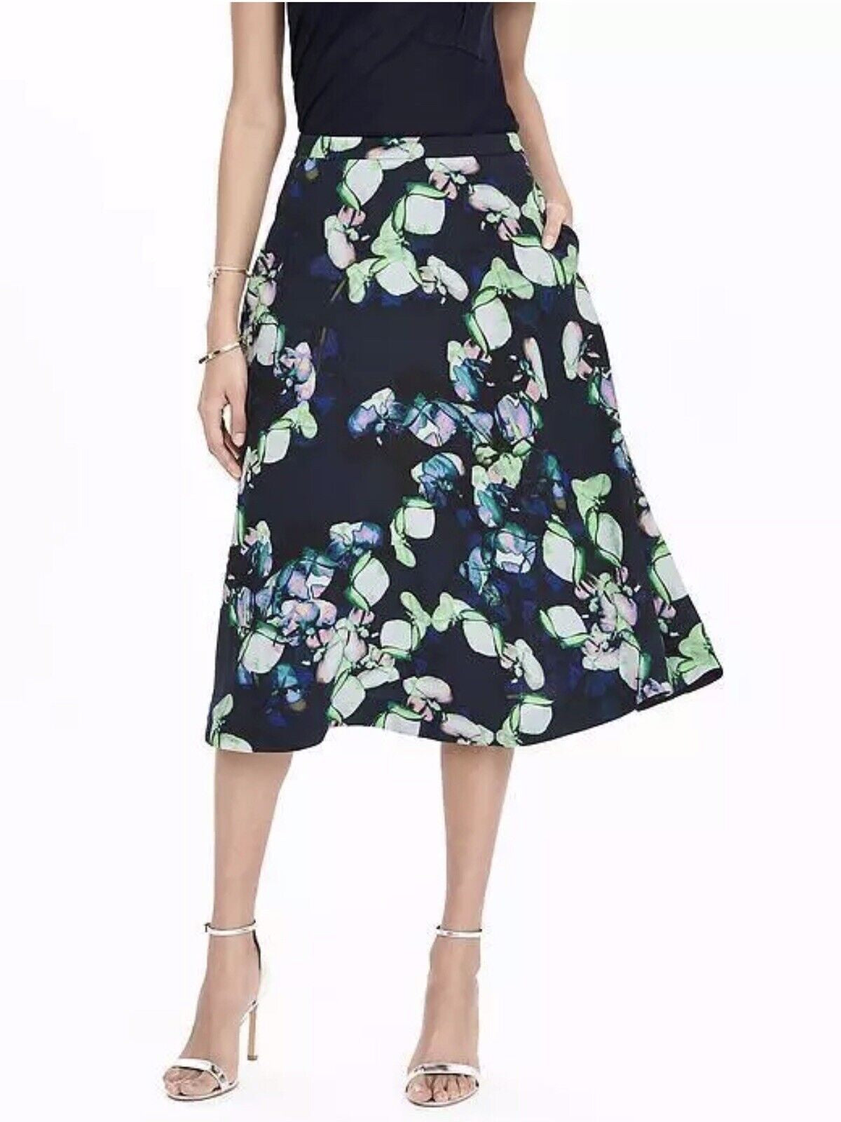 Beautiful Banana Republic Floral A-line Midi Skirt {Size 2}