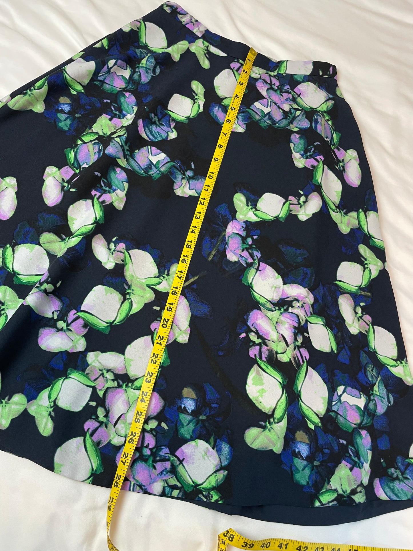 Beautiful Banana Republic Floral A-line Midi Skirt {Size 2}