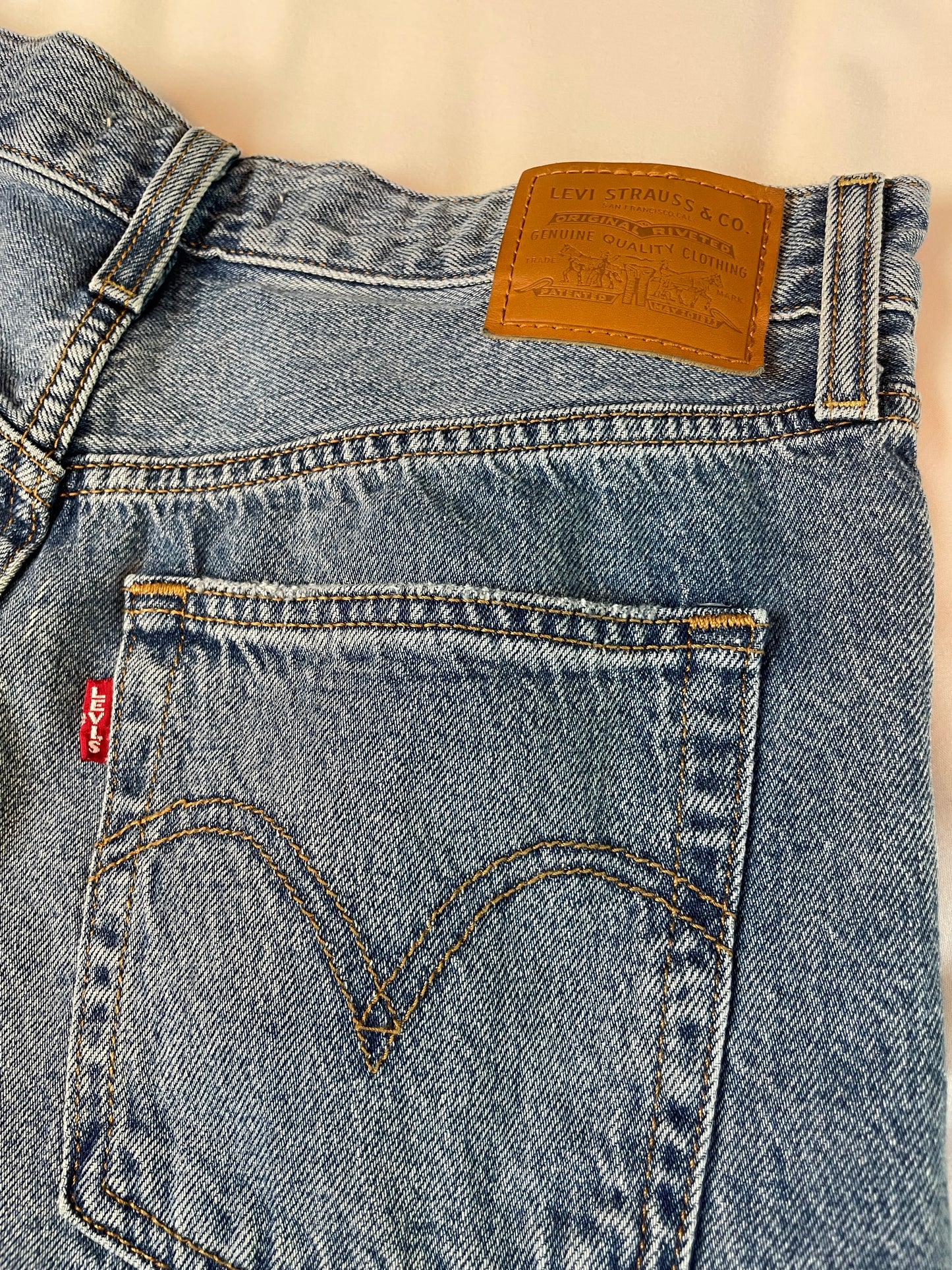 Levi’s Women’s Distressed Ribcage Straight Ankle Jeans {Size 28}