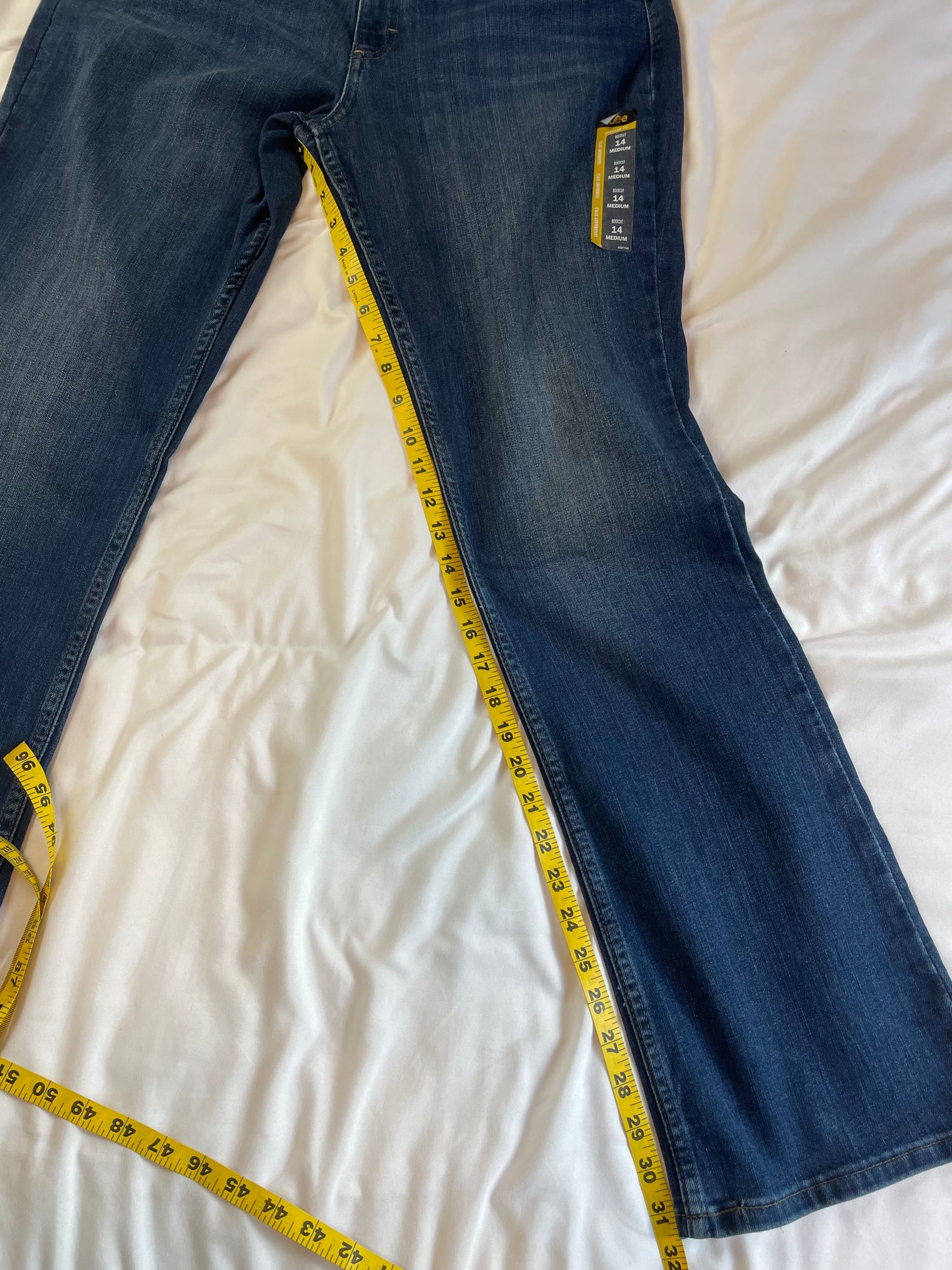 NWT | Lee | Mid-rise Bootcut Jeans (Size 14}
