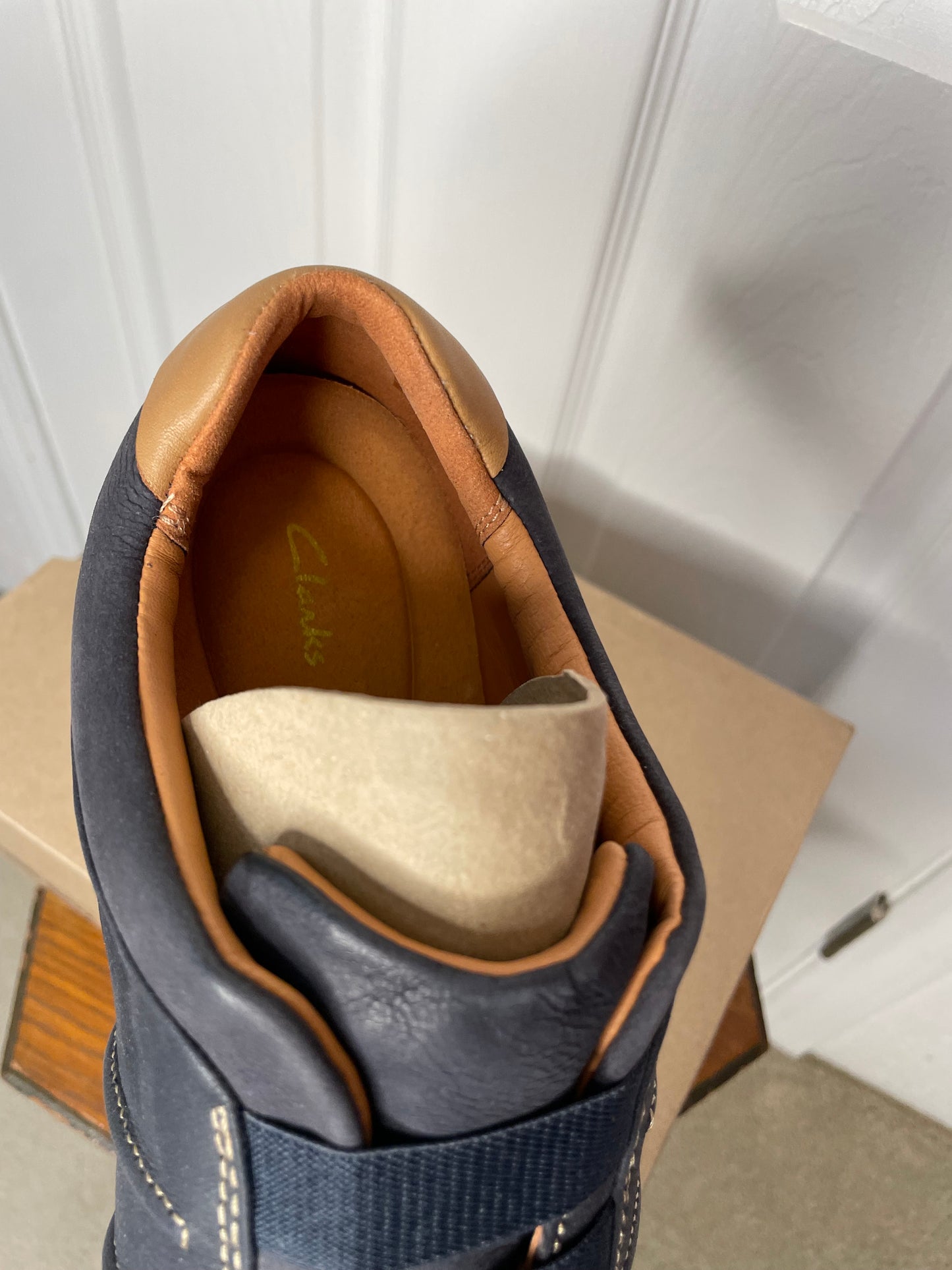 Clarks | Women’s Nalle Ease Navy Leather Sneaker {Size 11 WIDE}
