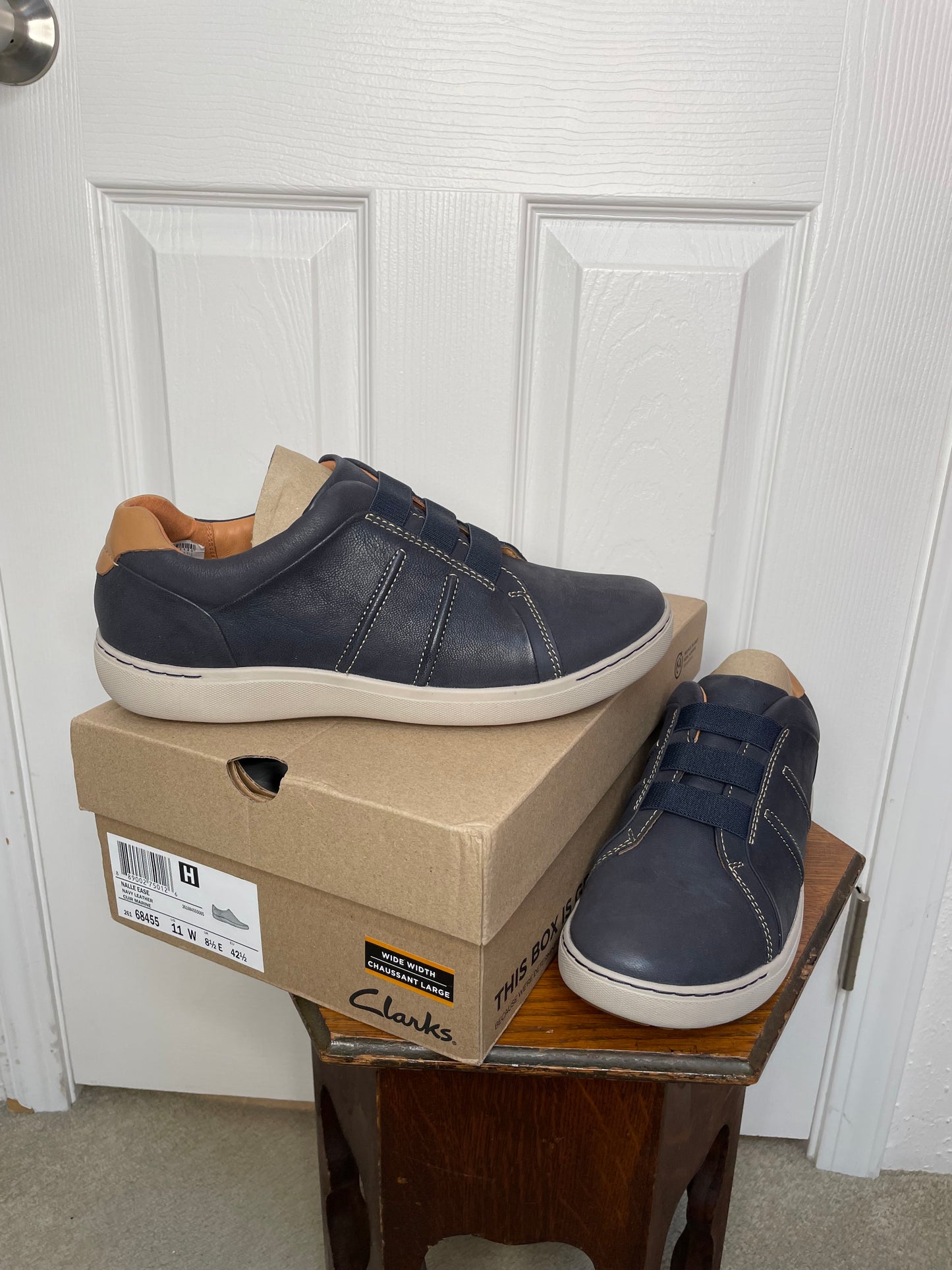 Clarks | Women’s Nalle Ease Navy Leather Sneaker {Size 11 WIDE}