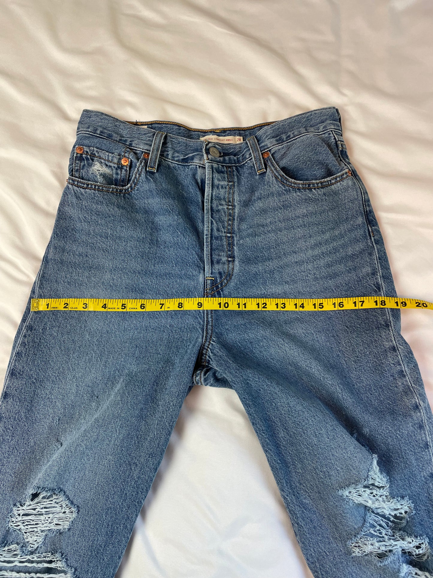 Levi’s Women’s Distressed Ribcage Straight Ankle Jeans {Size 28}