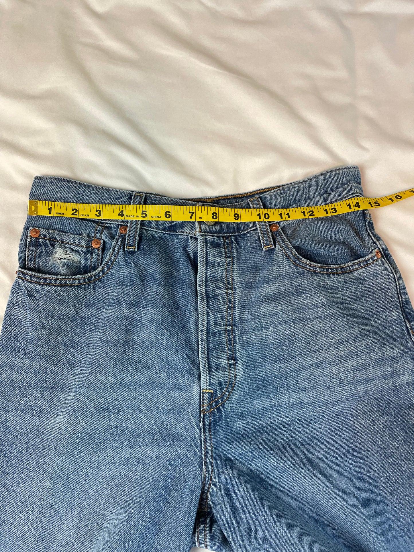 Levi’s Women’s Distressed Ribcage Straight Ankle Jeans {Size 28}