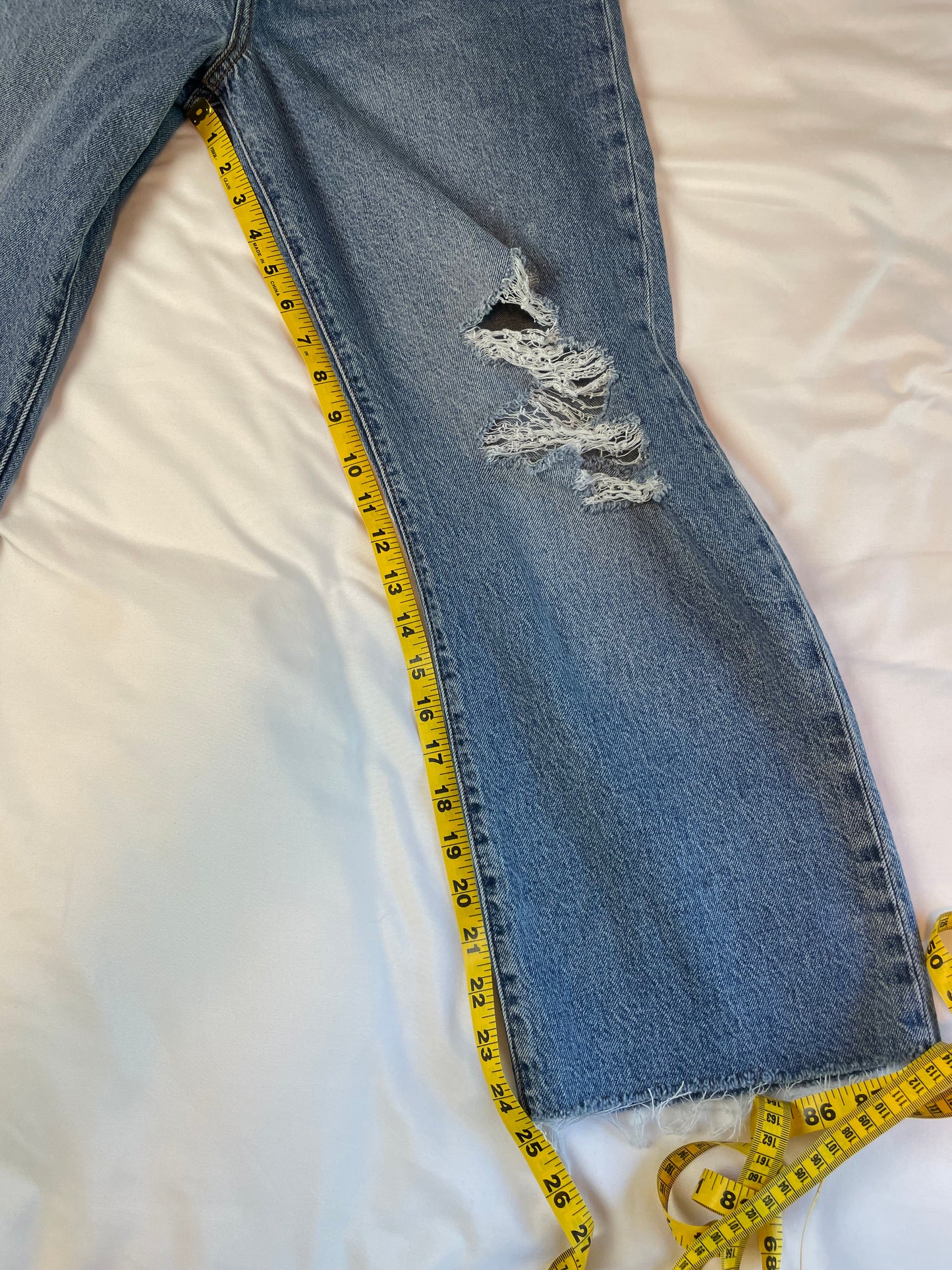 Levi’s Women’s Distressed Ribcage Straight Ankle Jeans {Size 28}
