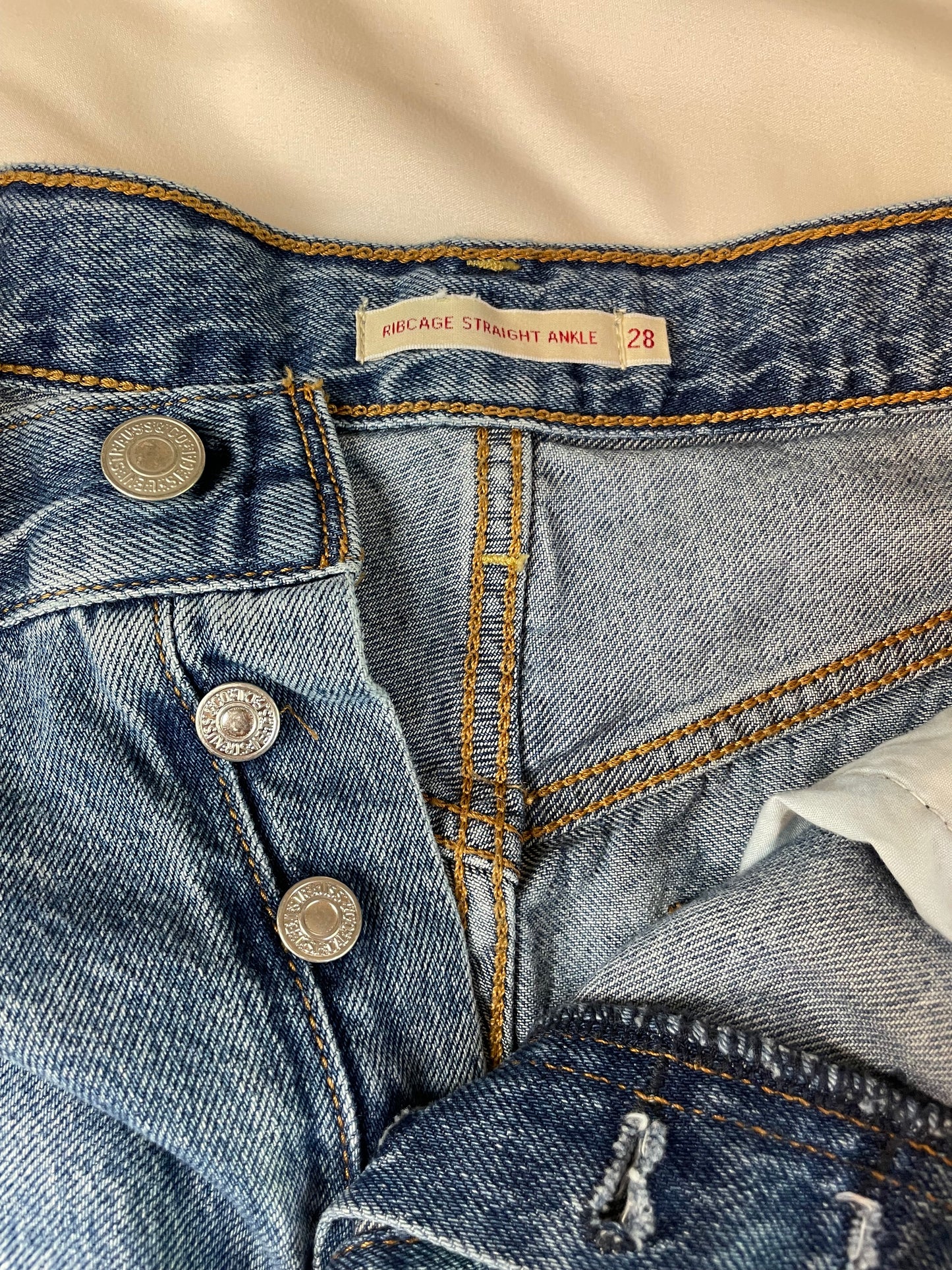 Levi’s Women’s Distressed Ribcage Straight Ankle Jeans {Size 28}