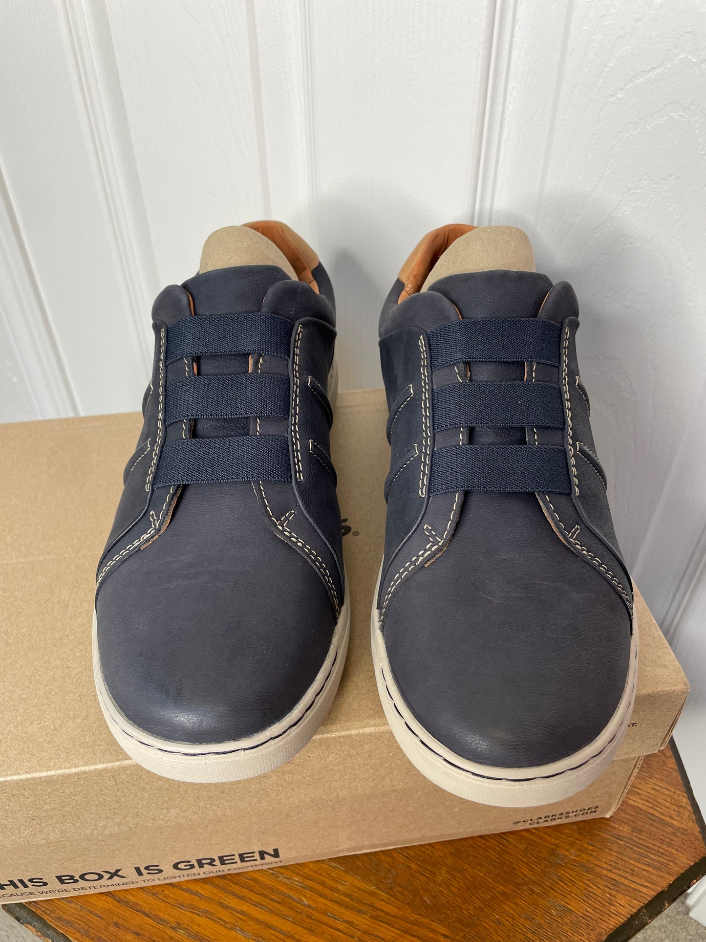 Clarks | Women’s Nalle Ease Navy Leather Sneaker {Size 11 WIDE}