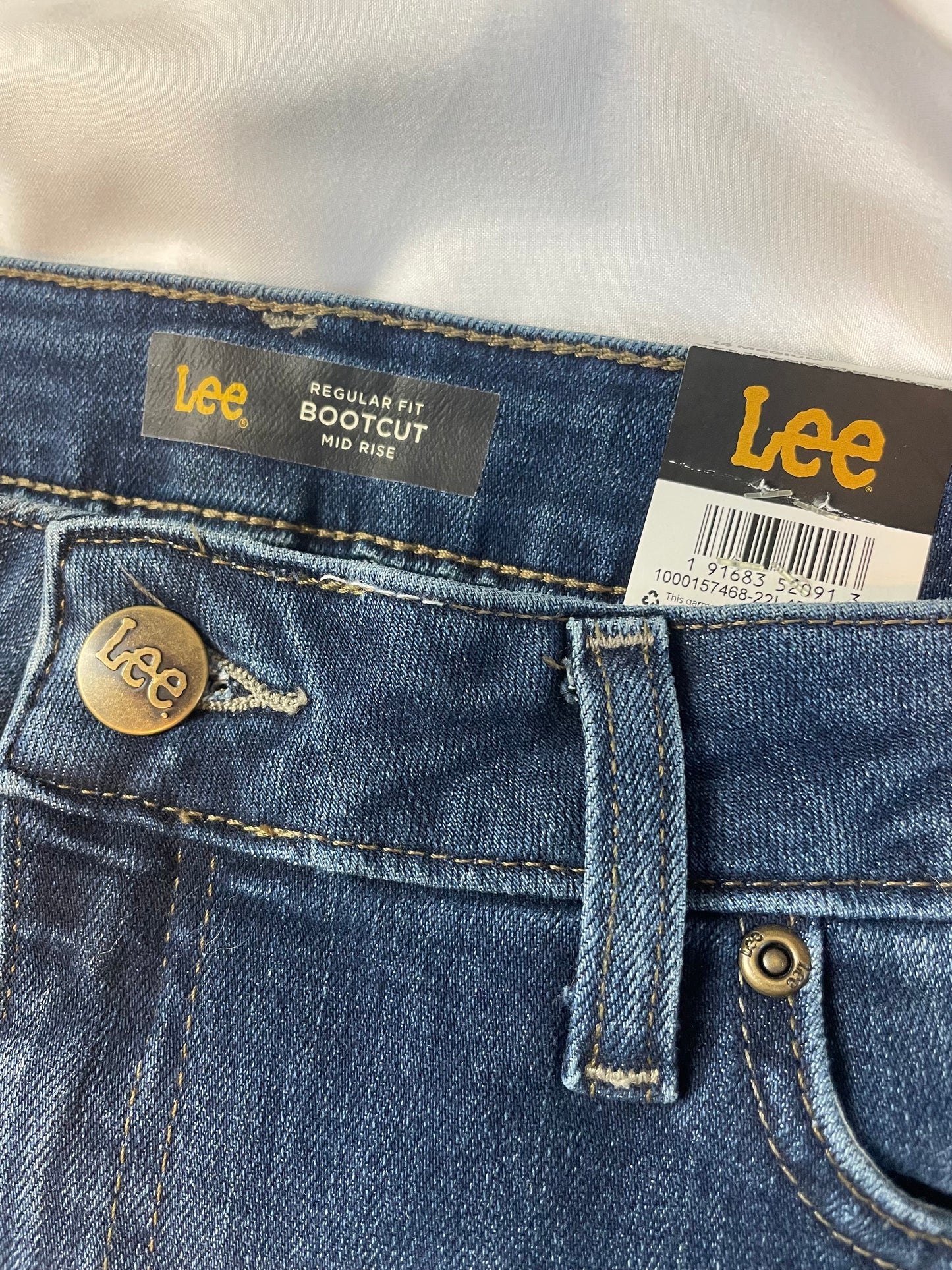 NWT | Lee | Mid-rise Bootcut Jeans (Size 14}