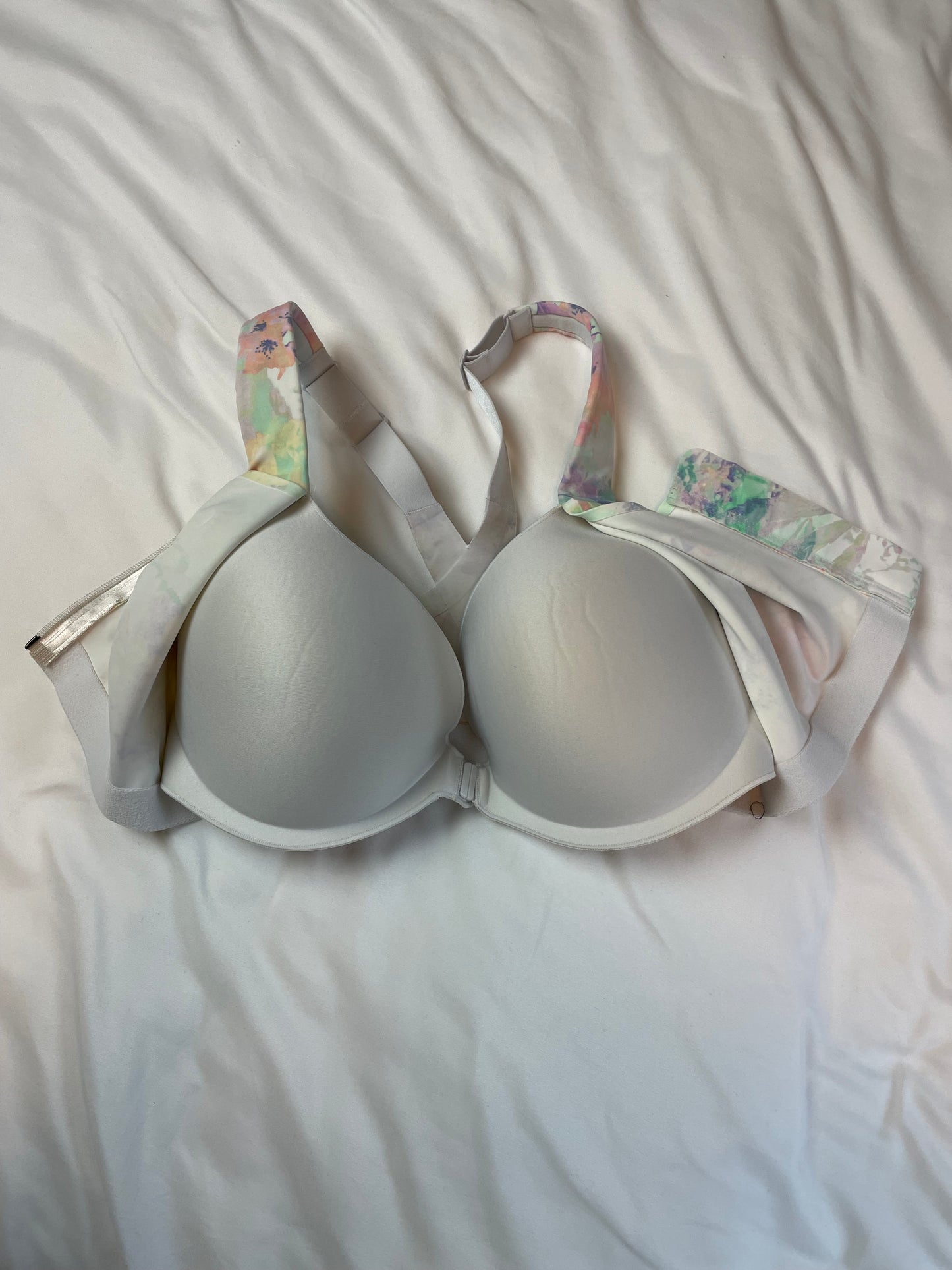 Victoria’s Secret Knockout Front-Close Sports Bra {34F}